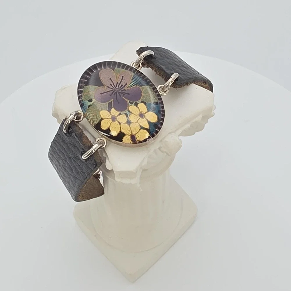 SPIRIT LALA Bracelet Floral‎ Design Purple & Gold Leather Band Resin Toggle 7